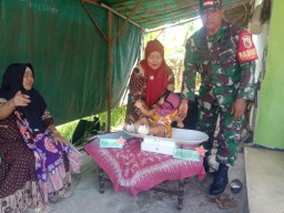 Babinsa Koramil 0816/07 Krembung Pantau Perkembangan Stunting, Penurunan Mencapai 72