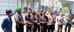 Koramil 0816/01 Sidoarjo PAM eksekusi gudang di kawasan safe lock desa Rangkah kidul Sidoarjo.