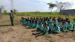 Koramil 0816/07 Krembung Tanamkan Jiwa Kepemimpinan dan Kedisiplinan pada Siswa SMKI Melalui LDKS