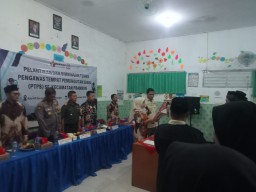 Danramil 0816/12 Prambon Hadiri Pelantikan dan Bimbingan Teknis Pengawas TPS Kecamatan Prambon, Perkuat Komitmen Sukseskan Pemilu 2024