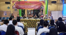 Babinsa Koramil 0816/06 Tanggulangin Hadiri Undangan Acara Pelantikan KPPS Desa Penatarsewu