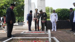 Dandim 0816/Sidoarjo Bersama Forkopimda Khidmat Peringati Hari Pahlawan di TMP Kusuma Bangsa