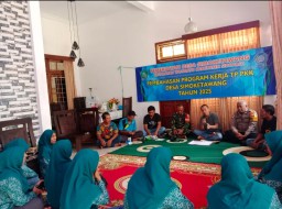 Babinsa Desa Simoketawang Hadiri Bimtek PKK di Kota Batu, Tingkatkan Kesadaran Bahaya Narkoba dan Pencegahan KDRT