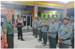 Babinsa Koramil 0816/15 Sukodono Berikan Penguatan dan Peningkatan Kapasitas Linmas Jelang Pilgub dan Pilkada 2024
