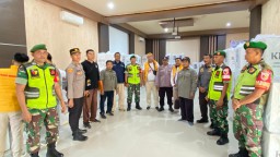 Babinsa Koramil 0816-05/Tulangan Kawal Pendistribusian Logistik Pemilu