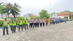 Anggota Babinsa Koramil 0816-05/Tulangan Ikut Serta Apel Gabungan Kesiapsiagaan Pengamanan Pilkada Serentak 2024