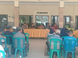 Babinsa Koramil 0816/15 Sukodono Dampingi Pembagian Bibit Padi Unggul, Dorong Petani Desa Jumputrejo Sukseskan Musim Tanam