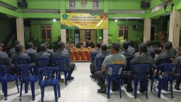 Babinsa Koramil 0816/09 Krian Berikan Pembekalan Khusus Linmas Sidorejo Siap Kawal Pilkada Serentak 2024