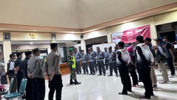 Babinsa Boro Melaksanakan Apel Pengecekan Dan Kesiapan Anggota Linmas Menjelang Pilkada 2024