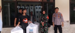 Babinsa Koramil 0816/18 Sedati Kawal Aman dan Tertib Pengiriman Kotak Suara Pilkada 2024