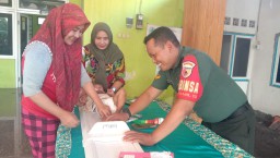 Babinsa Koramil 0816/12 Prambon Dampingi Posyandu Lansia dan Balita, Wujudkan Kepedulian Kesehatan Masyarakat