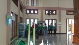 Semangat Gotong Royong, Karya Bakti TNI AD di Masjid Nur Cahya Darussalam untuk Hari Juang TNI AD