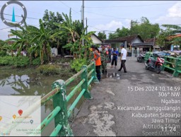 Mitigasi Banjir di Desa Ngaban, Kolaborasi Babinsa, Pemdes, dan BPBD untuk Atasi Genangan Akibat Hujan
