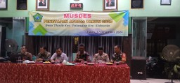 Kompak, Babinsa dan Bhabinkamtibmas Tlasih Hadiri Penetapan APBDes Tahun 2025