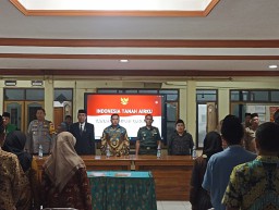 Danramil 0816/05 Tulangan Bersama Babinsa Hadiri Pelantikan Dan Pengambilan Sumpah Mutasi Jabatan Perangkat Desa Kebaron Tahun 2024