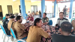 Danramil 0816/06 Tanggulangin, BPBD dan Forkopimcam Tanggulangin Bahu-Membahu Tangani Dampak Banjir di Empat Desa