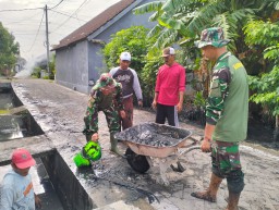Gotong Royong Sinergi, Forkopimka Krembung Gelar Kerja Bakti di Desa Keper