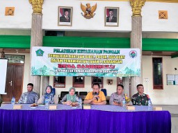 Pelatihan Ketahanan Pangan Desa Sambi Bulu, Babinsa Koramil 0816/14 Taman Hadiri Pemberian Bantuan Bibit dan Pupuk