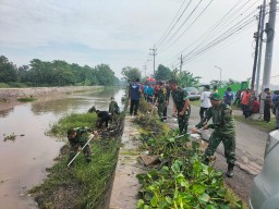Semangat Kolaborasi, Forkopimka Krian dan Warga Desa Tempel Bersatu dalam Senam Kebugaran dan Karya Bhakti Pembersihan Sungai