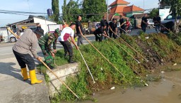 Kerja Bakti di Sungai Gedangrowo Desa Tlasih, Kolaborasi untuk Lingkungan Bersih dan Asri