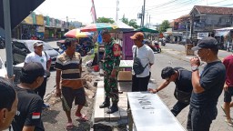 Babinsa Suko Koramil 0816/01 Sidoarjo Edukasi warganya pentingnya menjaga kebersihan lingkungan.