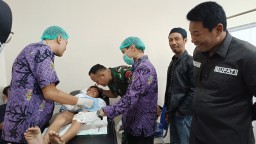 Peduli Sesama, Dandim 0816/Sidoarjo Dampingi Bupati Tinjau Khitanan Massal di RSUD Barat Krian