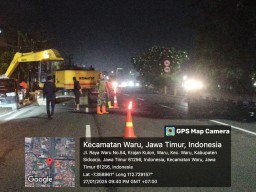 Kolaborasi Gotong Royong Siaga Bencana, Pembersihan Sampah di Jembatan Kali Sinir Desa Waru Berjalan Efektif