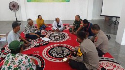 Tiga pilar desa Jati Sidoarjo selesaikan permasalahan warganya.
