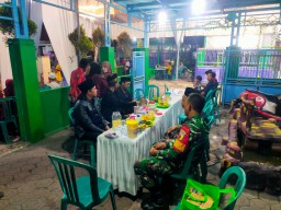 Babinsa 0816/13 Wonoayu Hadiri Syukuran Khitan, Pererat Silaturahmi dengan Warga