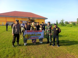 Danramil 0816/01 Sidoarjo Hadiri Kirab Tumpeng, Eratkan Kebersamaan Warga Rangkah Kidul