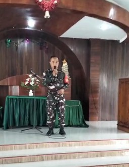 Babinsa Koramil 0816/16 Waru Hadiri Perayaan Tahun Baru Jemaat HKBP Waru di Desa Tambaksawah