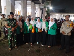 Pengajian Harlah NU ke-102 di Krian, Babinsa Kopka Winandar Hadiri Doa dan Tausyiah Bersama Masyarakat untuk Pererat Kebersamaan