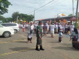 Babinsa 0816/08 Jabon Hadiri Upacara Melasti Bersama Forkopimda.