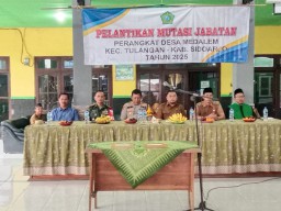Danramil 0816/05 Tulangan Hadiri Pelantikan Mutasi Perangkat Desa Medalem