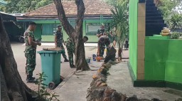 Anggota Koramil 0816/06 Tanggulangin lakukan pembersihan dan pembenahan pangkalan
