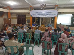 Babinsa Koramil 0816/16 Waru Hadiri Konsultasi Publik AMDAL, Dukung Pembangunan Ramah Lingkungan di Desa Ngingas