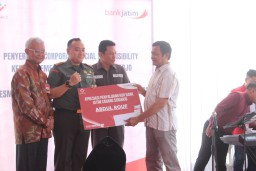 Forkopimda Sidoarjo Hadiri Peresmian Bank Jatim Cabang Pembantu Waru di Lokasi Baru, Serahkan Bantuan CSR Jamban Sehat