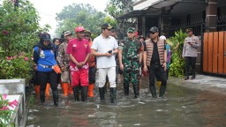 Dandim 0816/Sidoarjo Dampingi Bupati Sidak Banjir di Perum Pejaya, Komitmen Bersama Tangani Dampak Curah Hujan Tinggi