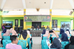 Sinergi TNI, Warga, dan Mahasiswa Tanamkan Semangat Bela Negara di Gempolklutuk