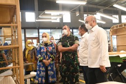 Dandim 0816/Sidoarjo Sambut Kehadiran Pangdam V/Brawijaya di PT Kayu Mebel Indonesia, Sinergi untuk Kembangkan Industri Meubel dan Serap Tenaga Kerja Lokal
