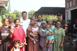 Dandim 0816/Sidoarjo Dampingi Bupati Sidoarjo Sidak Kesehatan Warga, Wujud Kepedulian Nyata bagi Rakyat Kecil di Desa Gelang