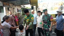 Bupati Sidoarjo dan Dandim 0816/Sidoarjo Tinjau Rumah Tak Layak Huni di Porong, Hadirkan Kepedulian dan Harapan Baru bagi Warga Kurang Mampu