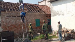 Babinsa Banjarbendo Dampingi Progres RTLH, Sinergi TNI dan Warga Ciptakan Hunian Layak untuk Masyarakat Sidoarjo