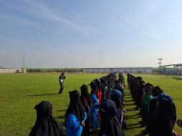 Tingkatkan Kedisiplinan dan Semangat Nasionalisme, Koramil 0816/13 Wonoayu Latih Paskibra Kecamatan di Desa Semambung