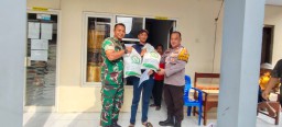 Bersama Rakyat, TNI Hadirkan Solusi: Babinsa Porong Dampingi Penyaluran 9,4 Ton Beras untuk Warga Desa Kebonagung