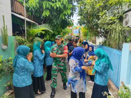 Babinsa Koramil 0816/16 Waru Dampingi Lomba RT Sehat, Bangun Budaya Hidup Bersih di Masyarakat