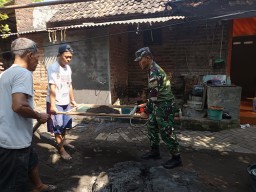 Babinsa Damarsi Dampingi Pembangunan RTLH, Wujud Gotong Royong untuk Hunian yang Lebih Layak