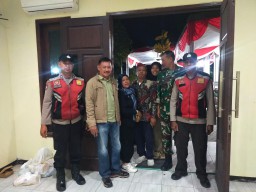 Lestarikan Budaya, Babinsa Koramil 0816/09 Krian Hadiri Pergelaran Wayang Kulit Gagrak Porongan di Desa Jatikalang