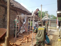 TNI dan Warga Tarik Bahu-Membahu Bangun Hunian Layak Lewat Program RTLH
