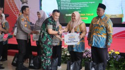 Gubernur Jawa Timur Sapa Warga Sidoarjo dalam Giat Bansos dan Zakat Produktif: Sinergi Pemerintah untuk Wujudkan Kesejahteraan yang Merata